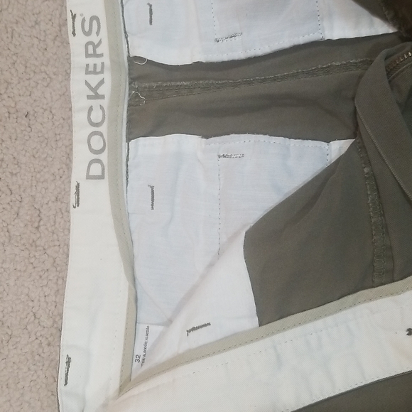 Dockers Cargo Shorts - Picture 3 of 3